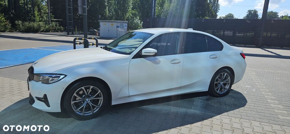 BMW Seria 3 318d mHEV - 8