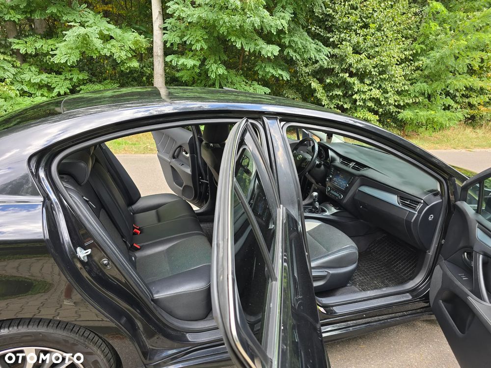 Toyota Avensis 2.0 D-4D Premium - 23