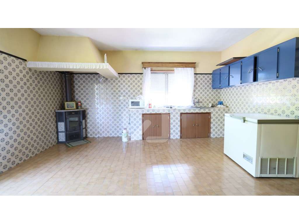 Moradia Individual T3 para restauro, com 3 terrenos Independentes, ... - Grande imagem: 4/16