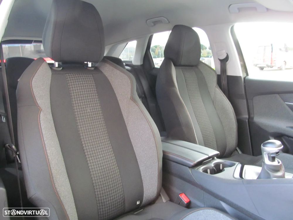 Peugeot 3008 PureTech 130 Stop & Start GPF Active Business-Pack - 12