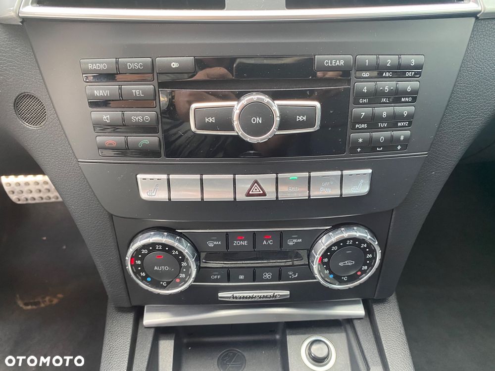 Mercedes-Benz Klasa C 180 CGI Automatik BlueEFFICIENCY Avantgarde - 36