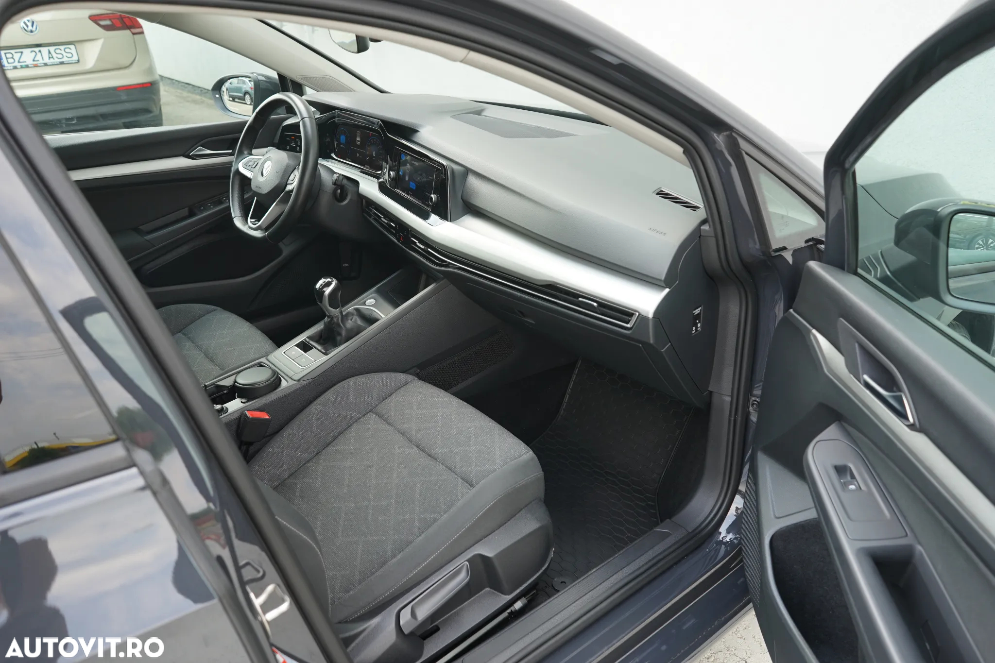 Volkswagen Golf 1.0 TSI Life - 24