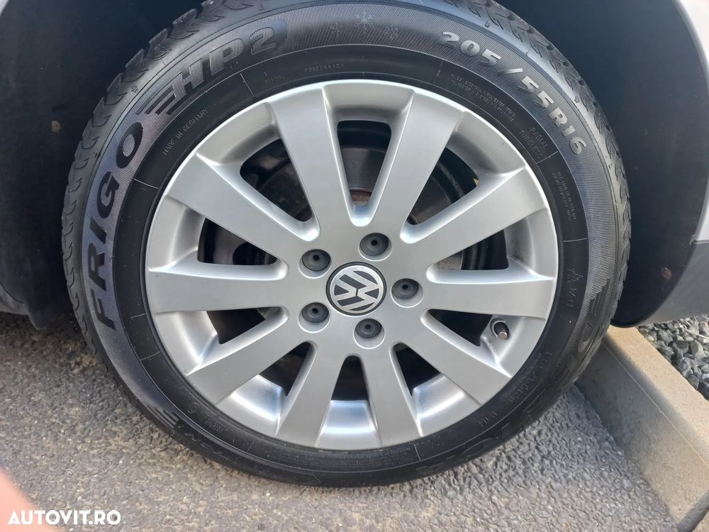 Volkswagen Passat - 17