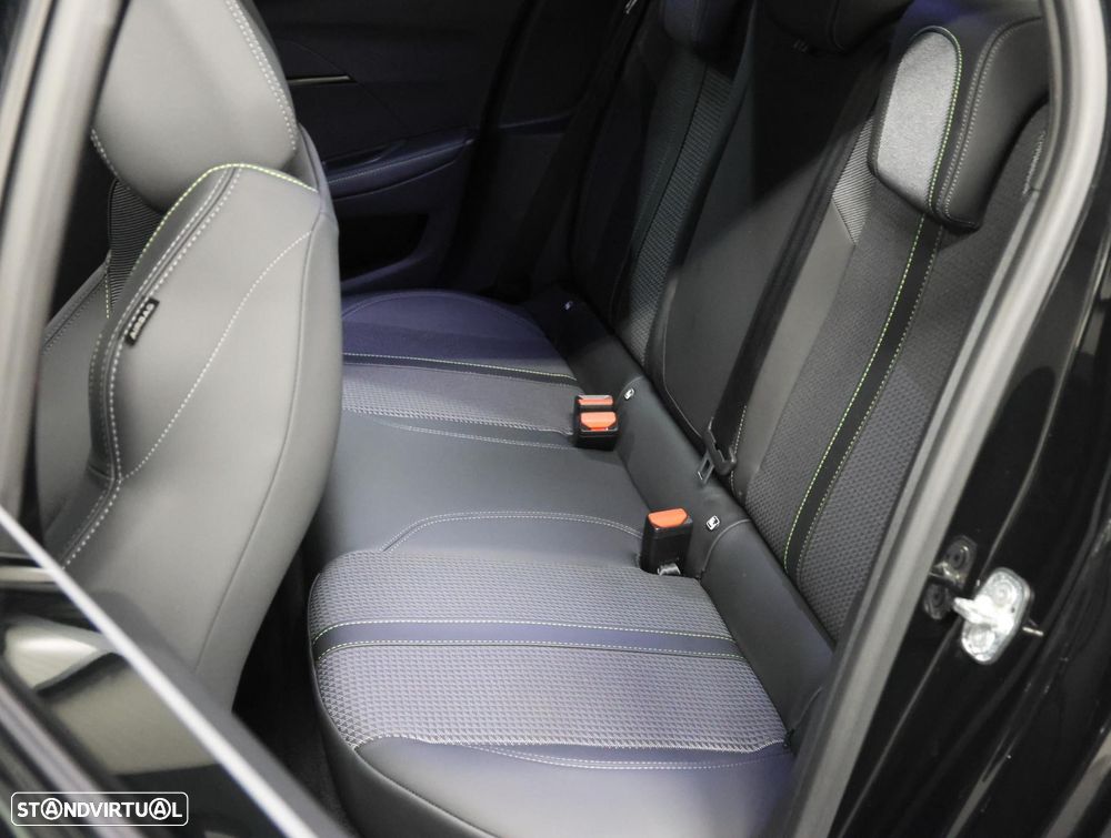 Peugeot e-208 GT - 34