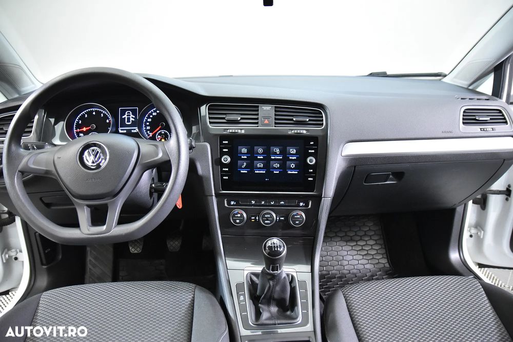 Volkswagen Golf - 10