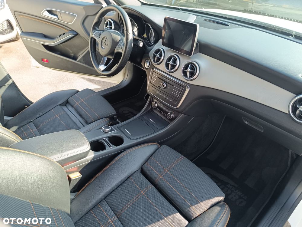 Mercedes-Benz CLA 180 7G-DCT Orange Art Edition - 9