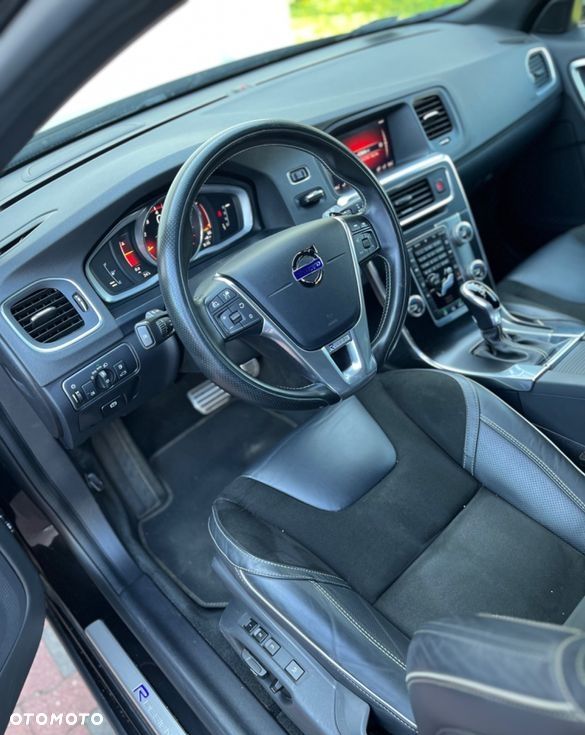 Volvo V60 T4 R-Design - 37