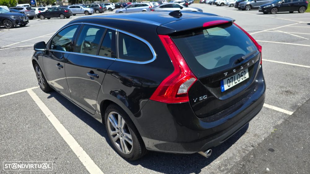 Volvo V60 2.0 D3 Momentum Start/Stop - 1