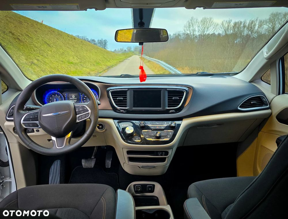 Chrysler Pacifica - 15