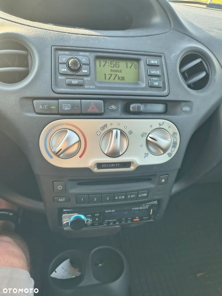 Toyota Yaris 1.0 Sol - 6