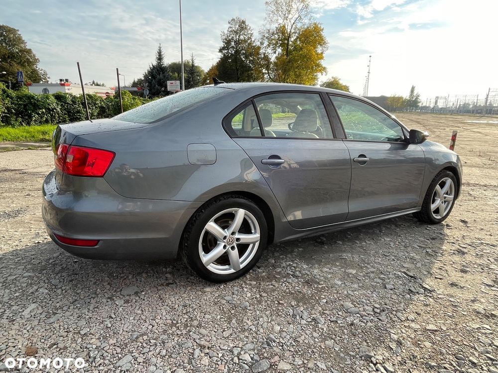 Volkswagen Jetta 1.6 TDI Highline - 5