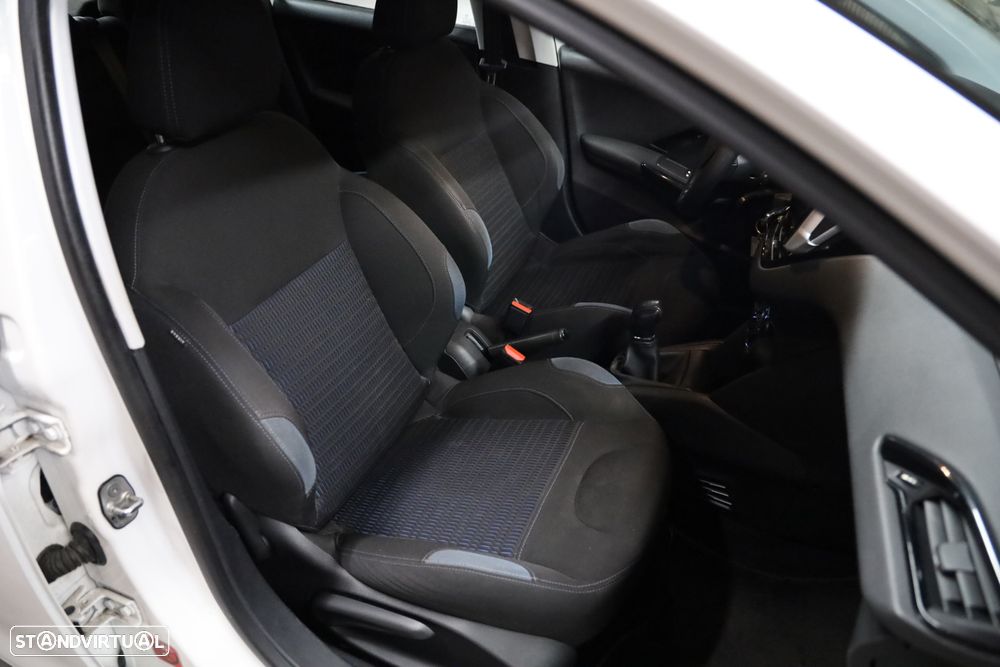 Peugeot 208 1.6 BlueHDi Style - 4