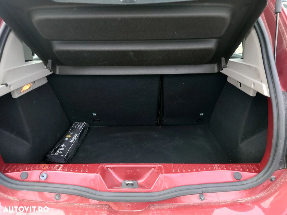Dacia Sandero 1.2 - 8