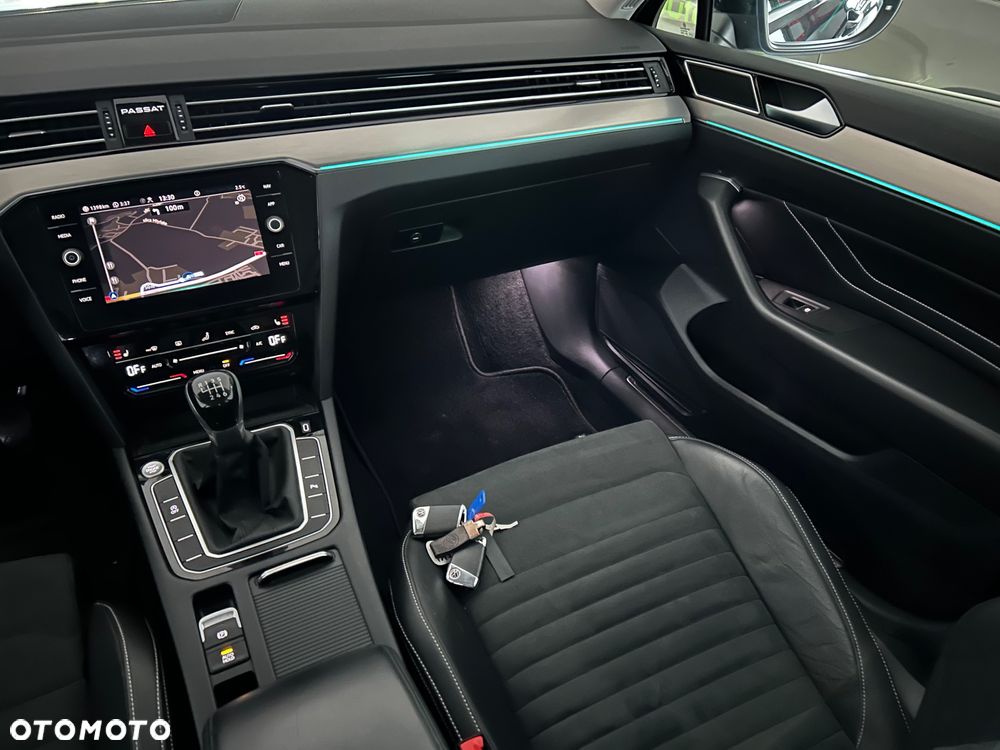 Volkswagen Passat Variant 2.0 TDI SCR Highline - 21