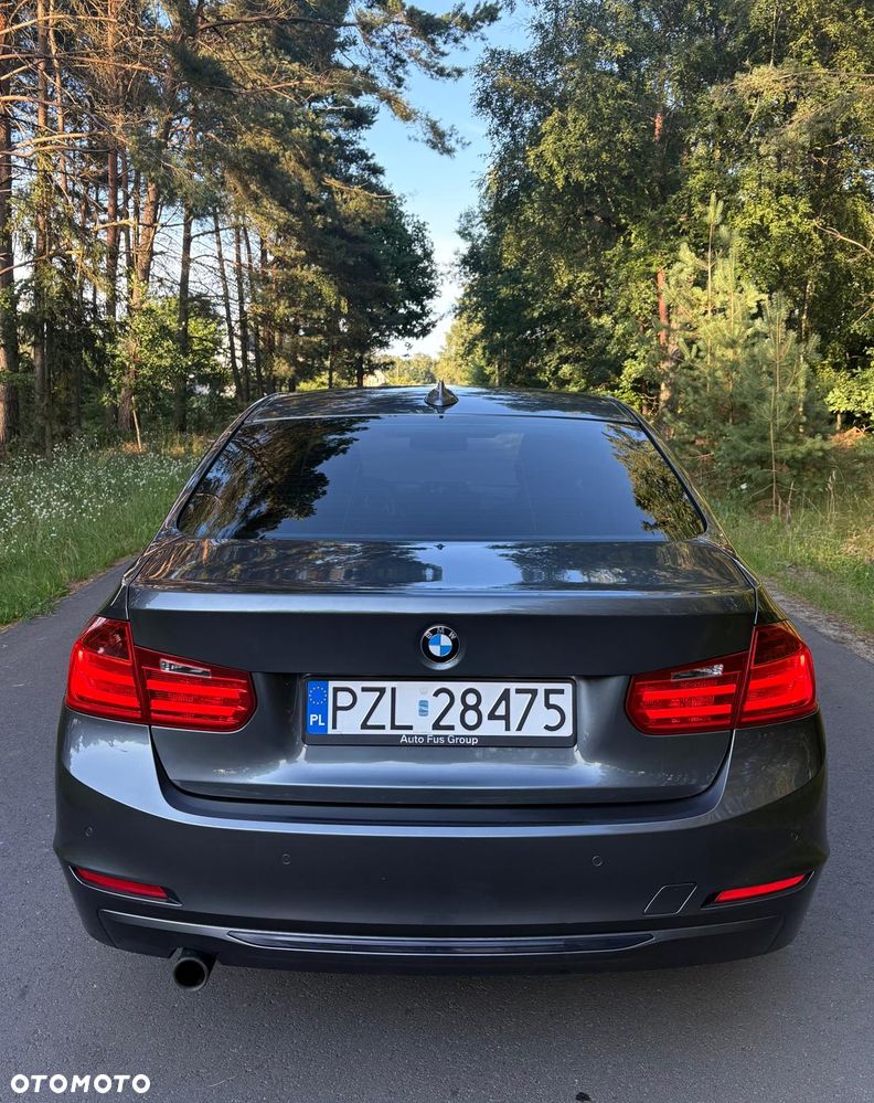 BMW Seria 3 318d Sport Line - 8