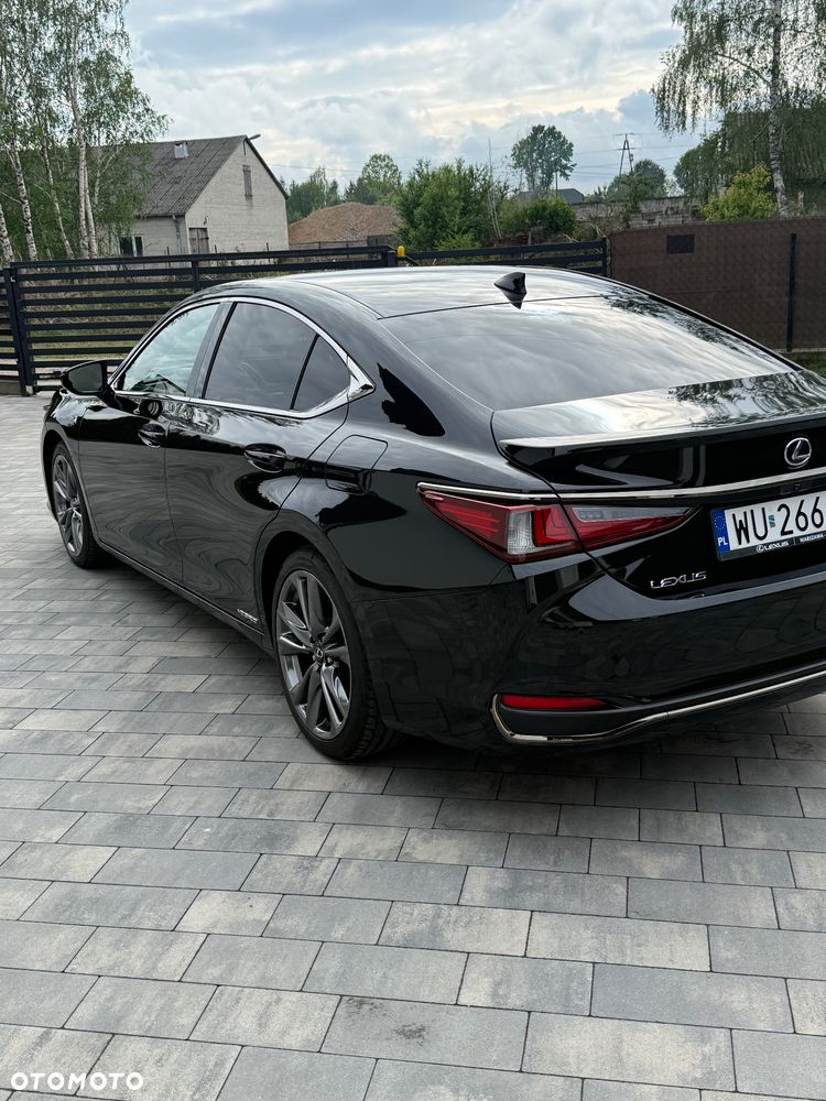 Lexus ES 300h F Sport - 31