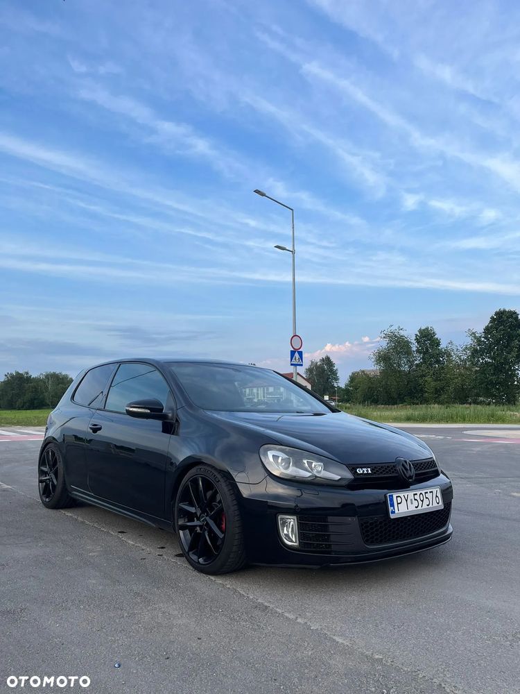 Volkswagen Golf - 1