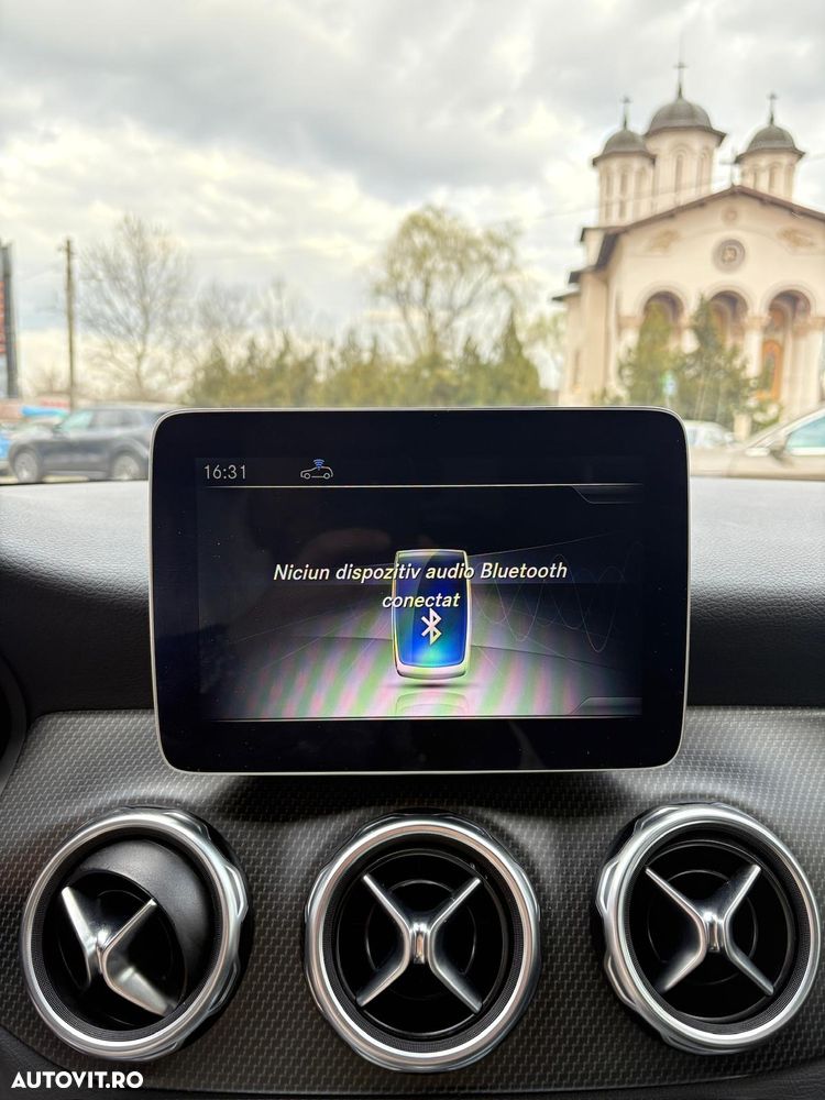 Mercedes-Benz GLA - 9