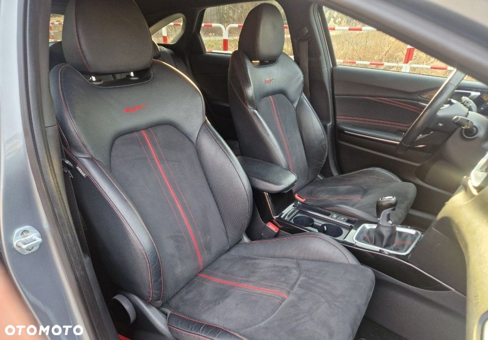 Kia ProCeed 1.6 T-GDI GT - 32