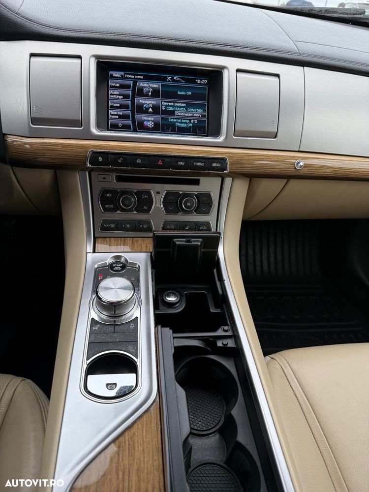 Jaguar XF 2.2D Premium Luxury - 13