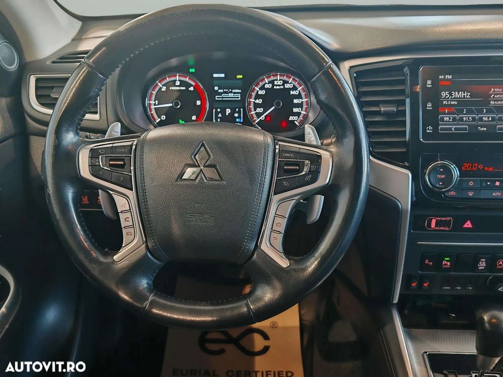Mitsubishi L200 Double Cab 2.2 DI-D A/T Intense - 15