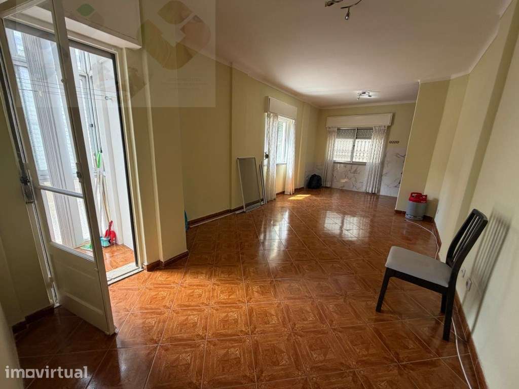 Amadora Reboleira, T1, semi equipado, 3 frentes, 1º andar! - Grande imagem: 3/13