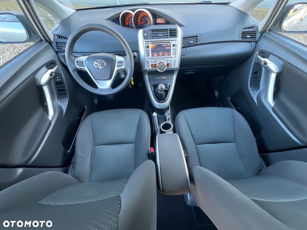 Toyota Verso 1.6 Premium - 9