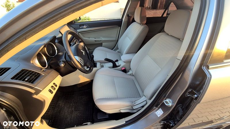 Mitsubishi Lancer 1.6 Invite - 14