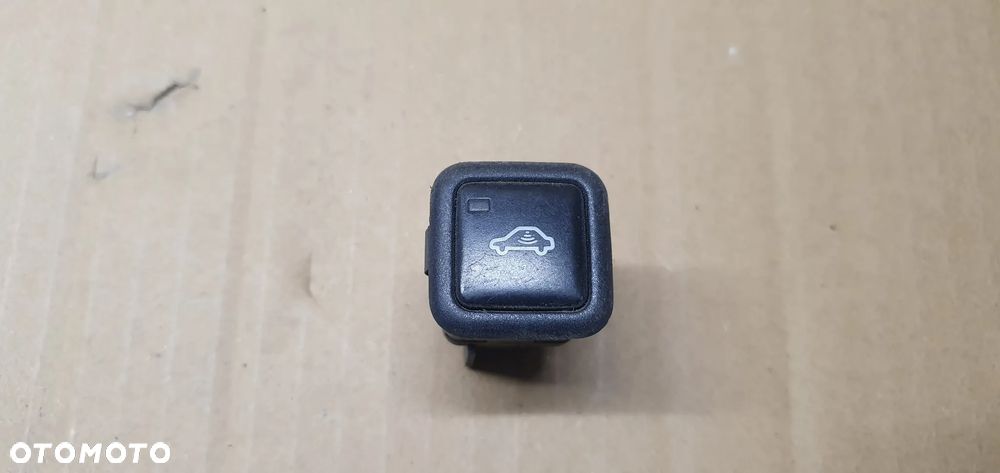 Przełącznik włącznik alarmu Audi A6 C5 4B0962109A - 1