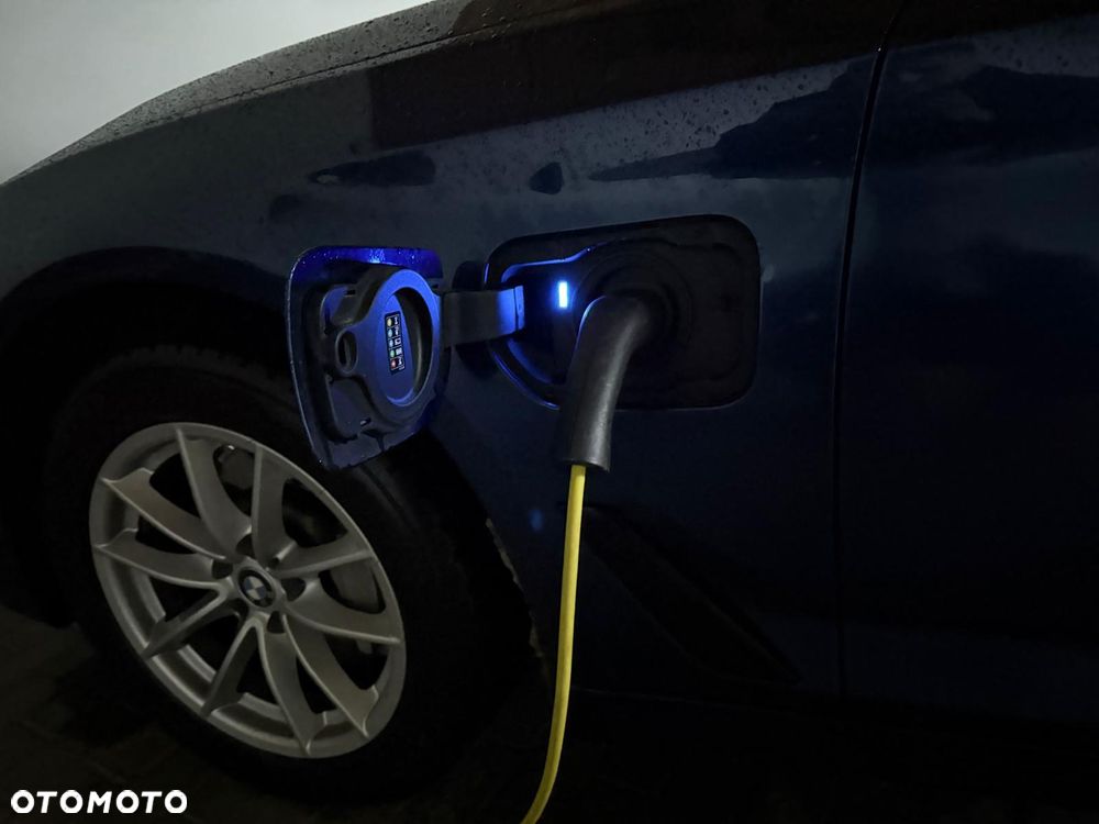 BMW Seria 5 530e iPerformance xDrive Sport Line sport - 27