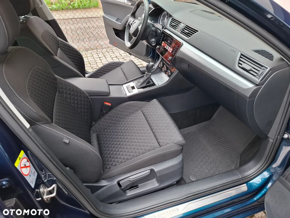 Skoda Superb 2.0 TDI SCR Ambition DSG - 28