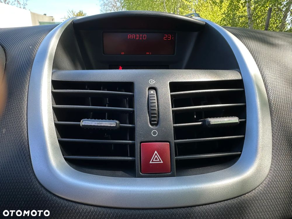 Peugeot 207 75 Urban Move - 21
