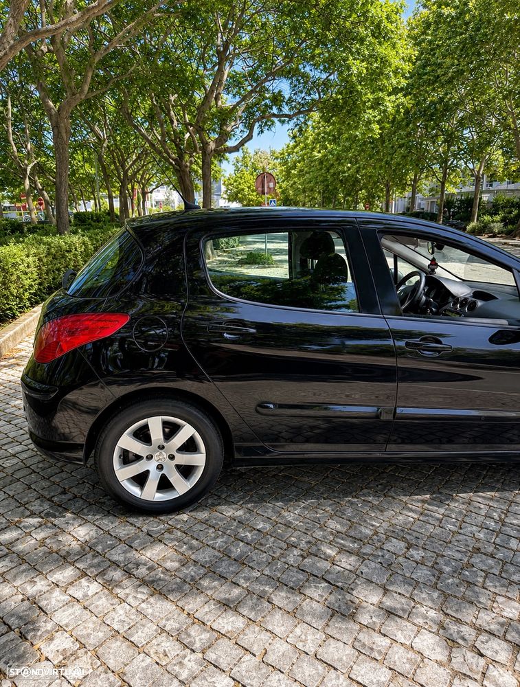 Peugeot 308 1.6 HDi Executive — fotografia 4