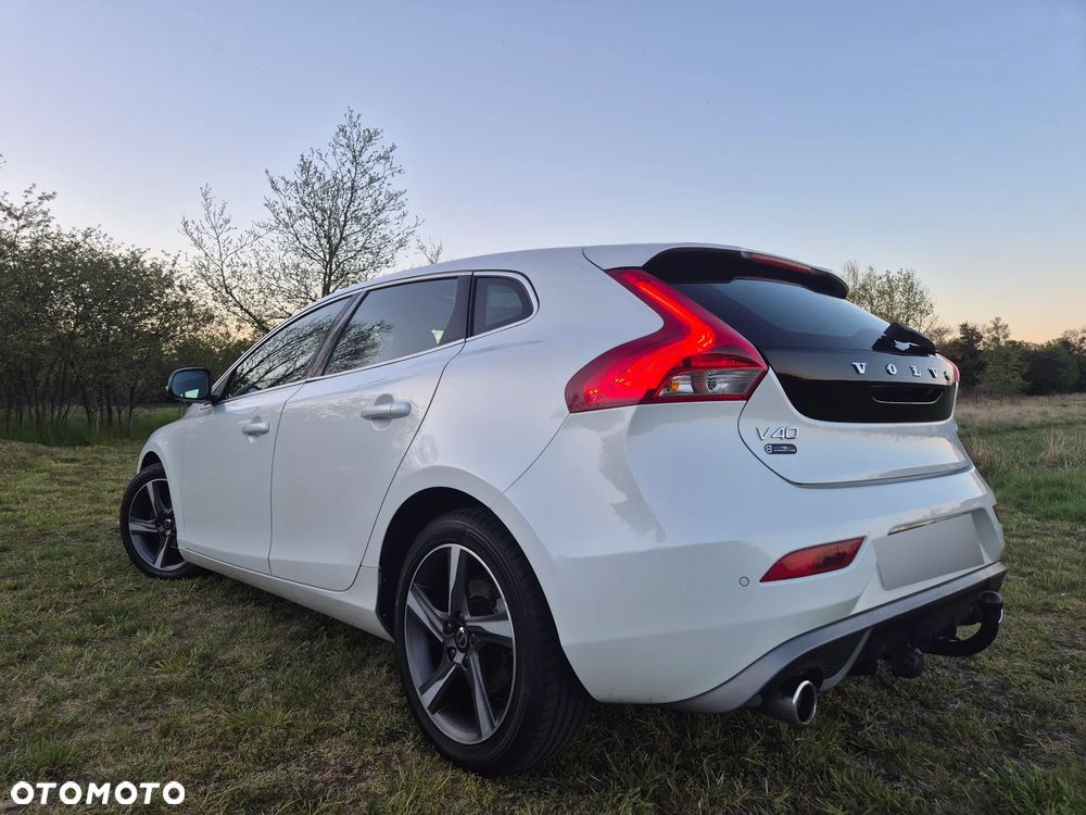 Volvo V40 D2 Drive-E R-Design Momentum - 1