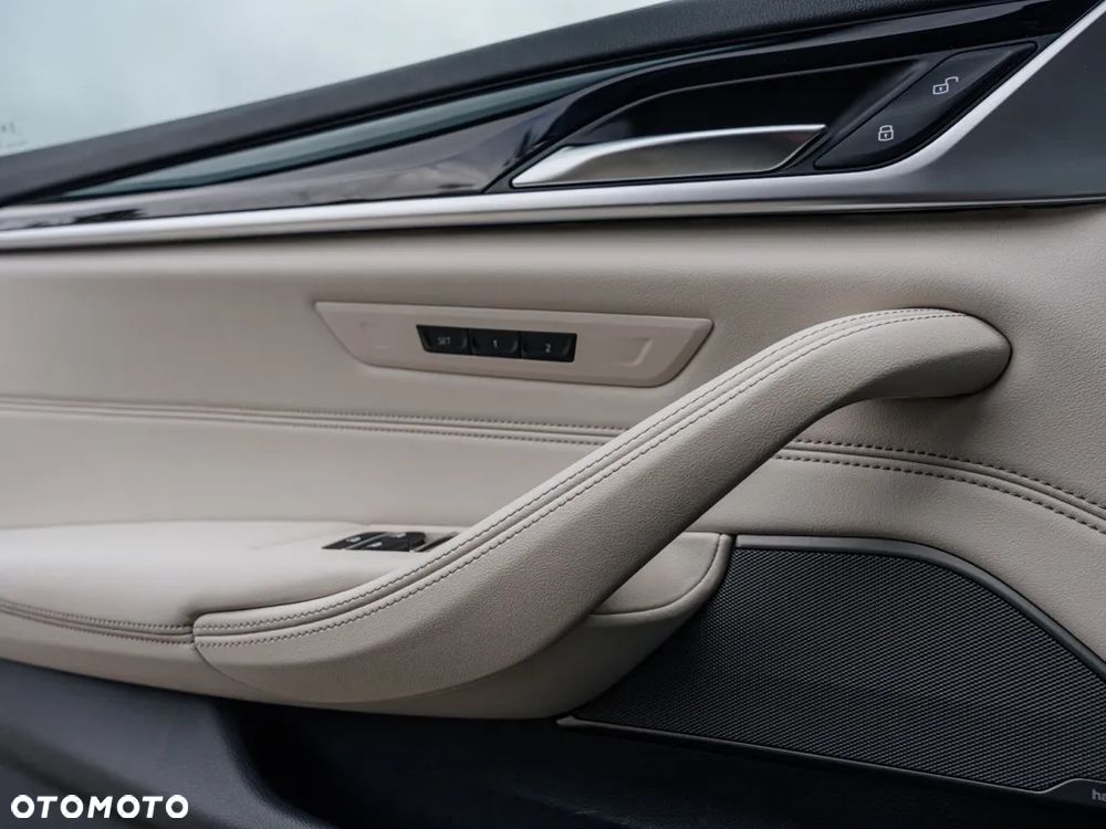 BMW Seria 5 520d xDrive - 11