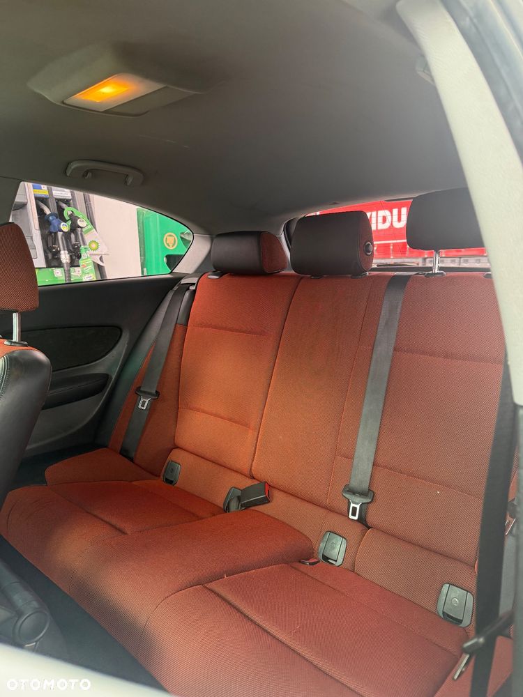 BMW Seria 1 123d - 8