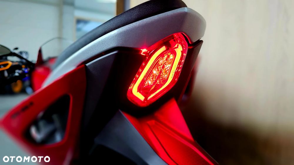 QJMOTOR SRK 125R - 10