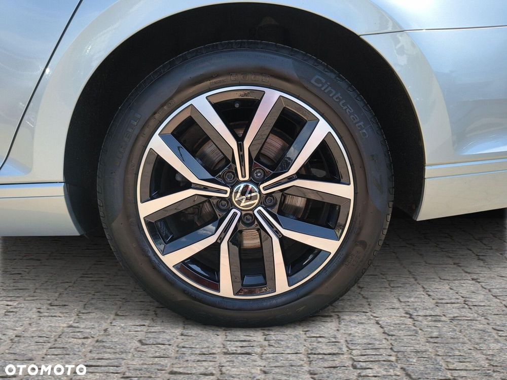 Volkswagen Passat - 14