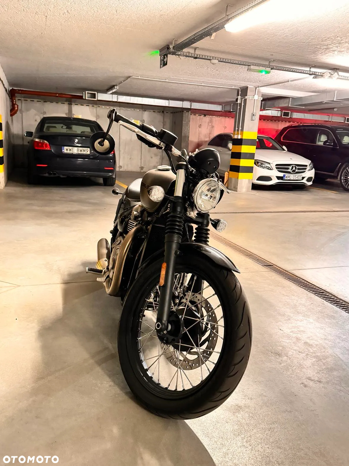Triumph Bonneville Bobber - 5