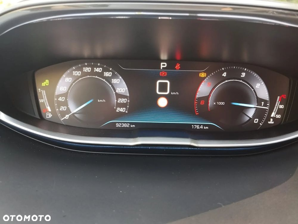 Peugeot 5008 1.5 BlueHDi Active S&S EAT8 - 16