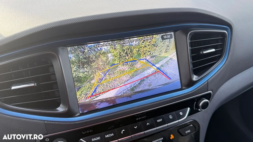 Hyundai IONIQ 1.6 GDI Premium - 11