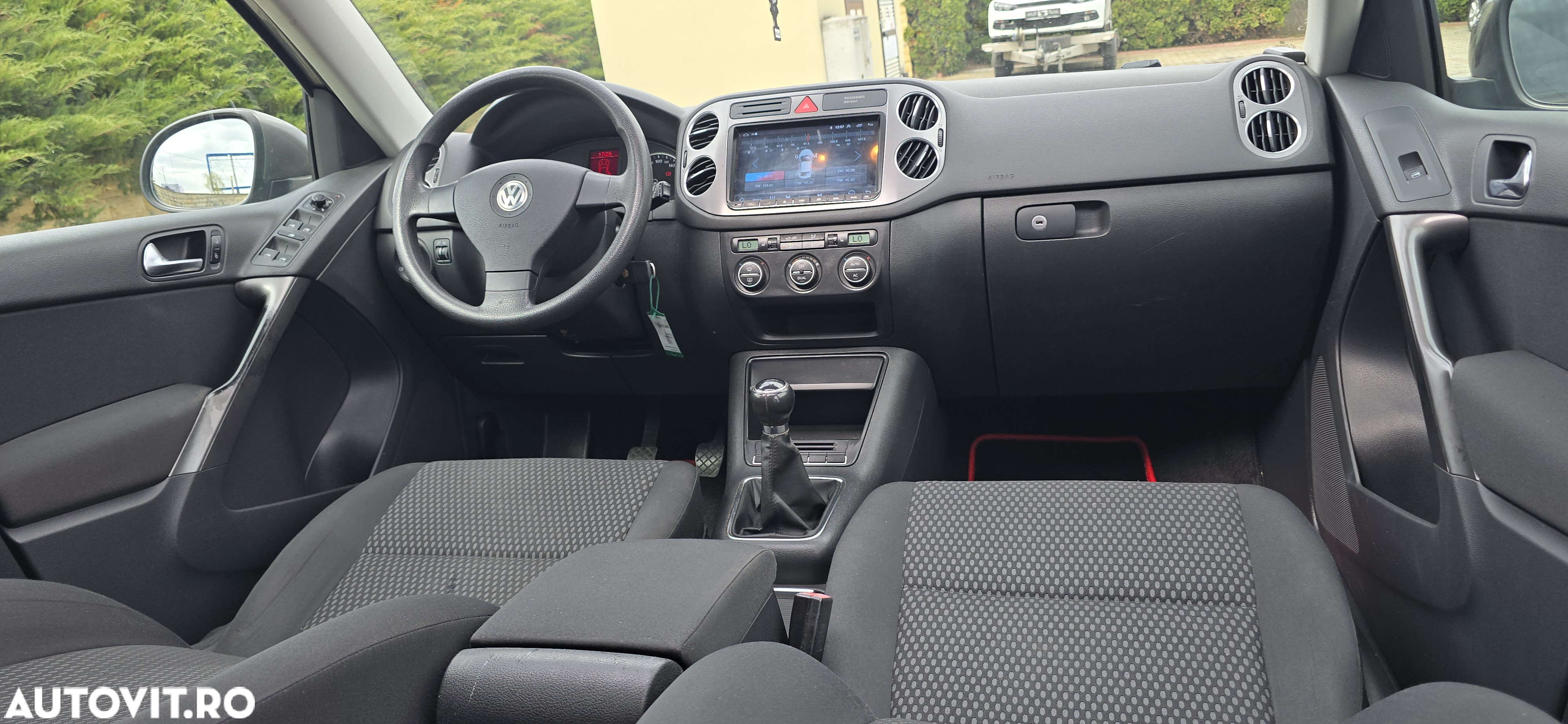 Volkswagen Tiguan - 11