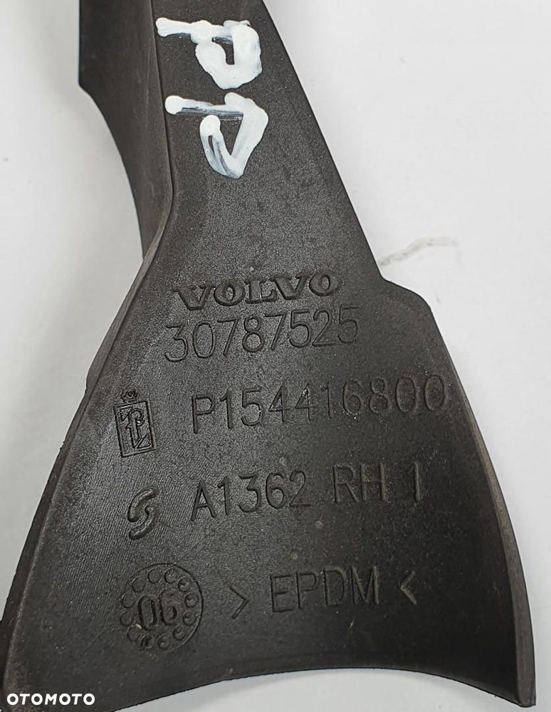 LISTWA SZYBY CZOŁOWEJ PRAWA VOLVO C70 II 30787525 P154416800 - 6