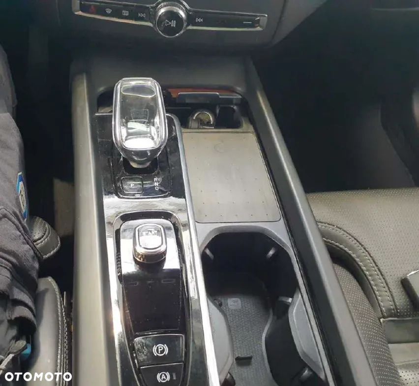 Volvo XC 60 B4 D AWD Ultimate Dark - 13
