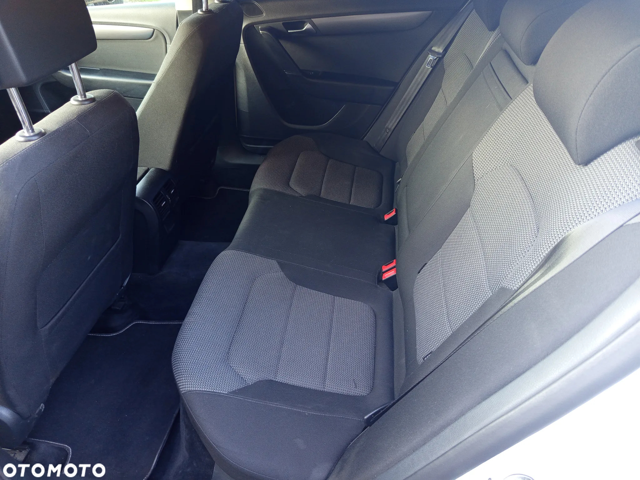 Volkswagen Passat 2.0 TDI Comfortline DSG - 11