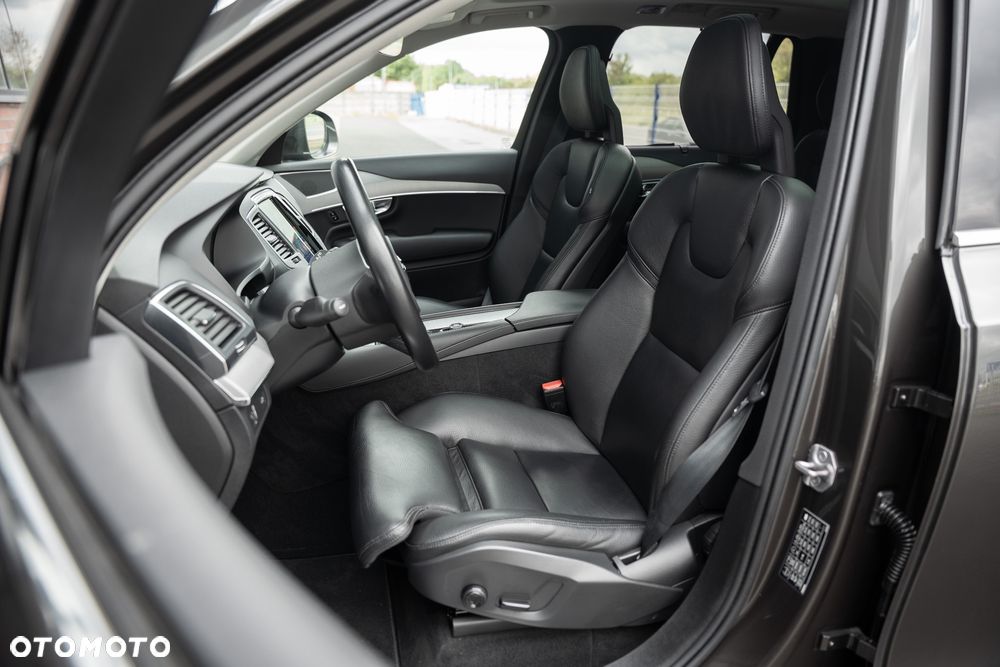 Volvo XC 90 B5 D AWD Geartronic Momentum - 24