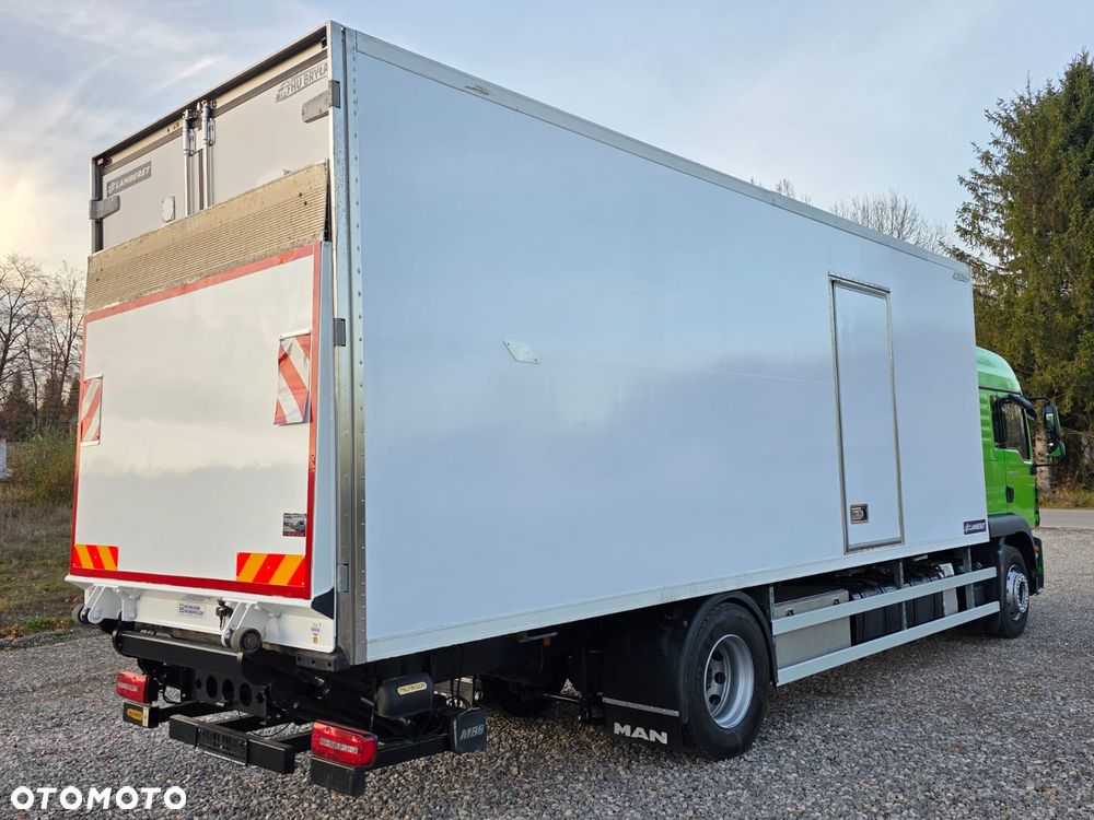 MAN TGM 18.320 / 18.290 / 15.290 / IZOTERMA / WINDA / 19PALET / E6  / 08.2018 / LIFT / SPROWADZONY / AUTOMAT / SYPIALKA / PIERWSZY WŁAŚCICIEL / BOCZNE DRZWI / STAN BARDZO DOBRY - 4