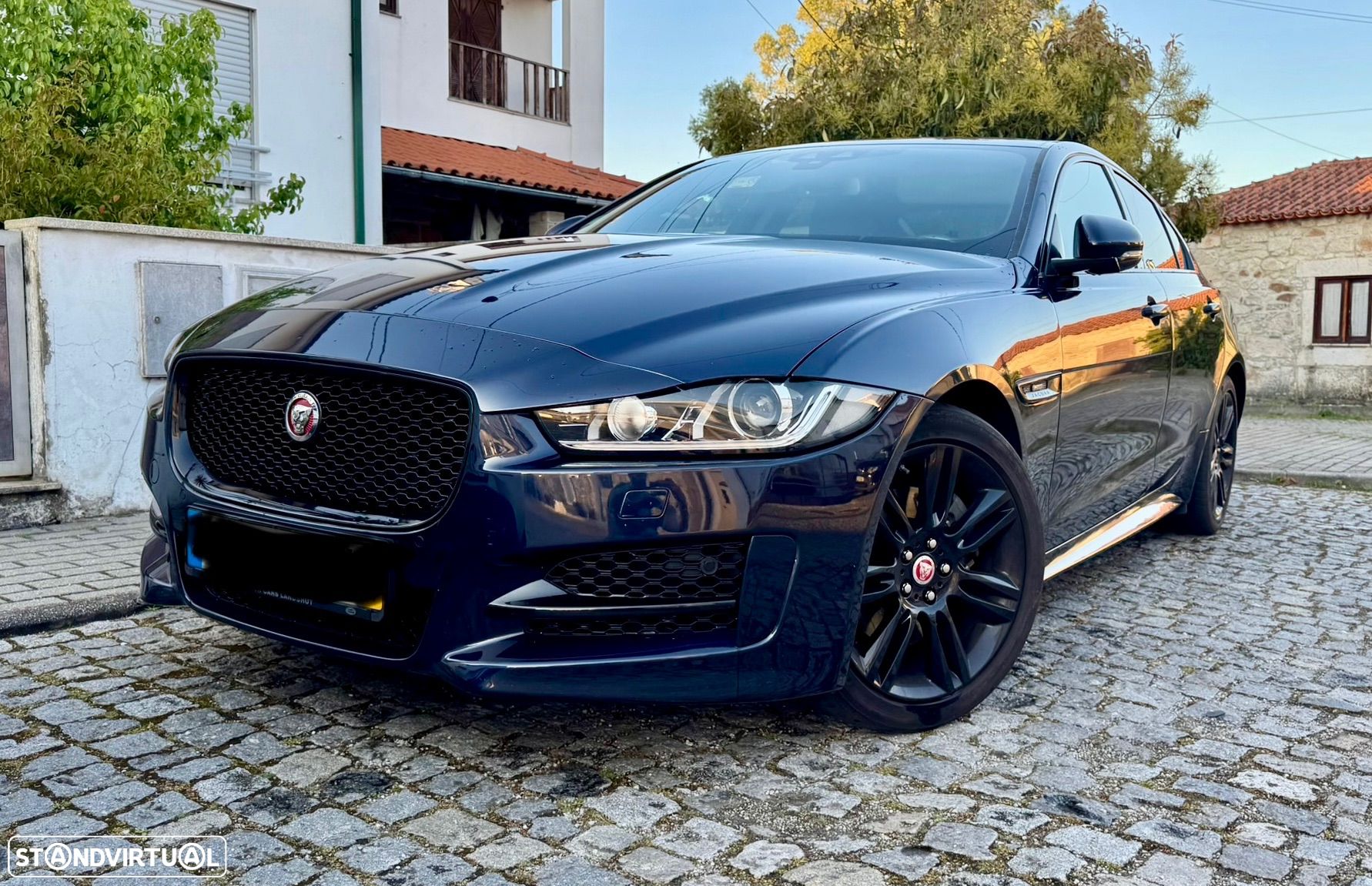 Jaguar XE 2.0 D R-Sport Aut. - 1