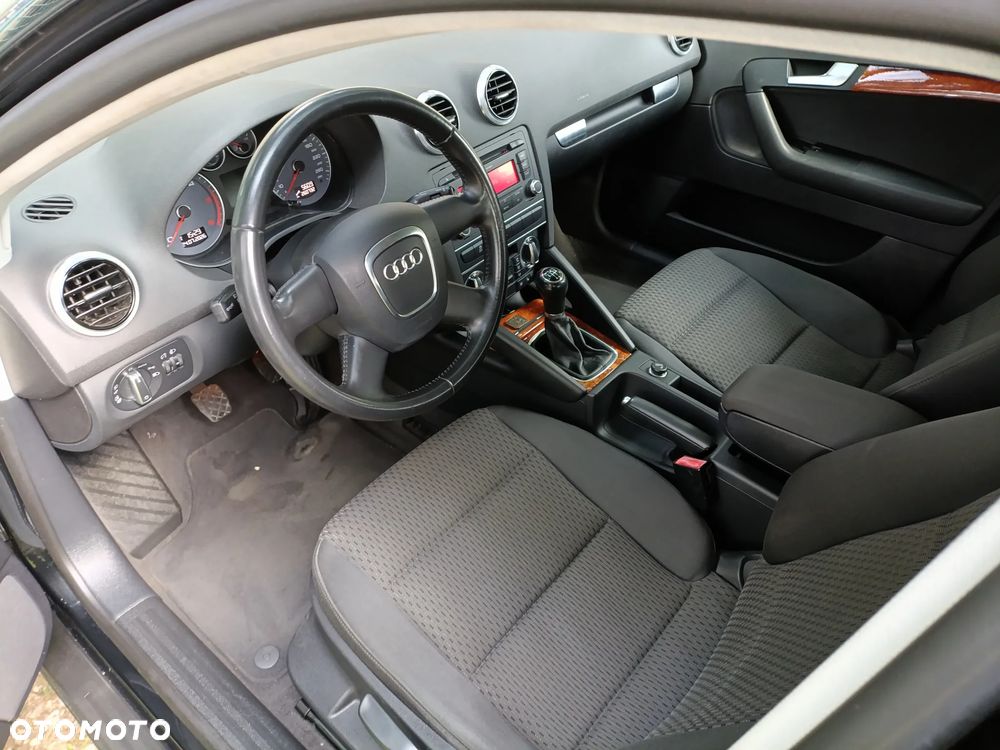 Audi A3 Sportback 1.6 TDI DPF Attraction - 3