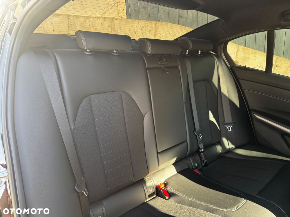 BMW Seria 3 - 39